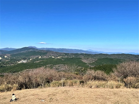 ５遠景左は箱根駒ヶ岳、右うっすら三角は大山.JPG